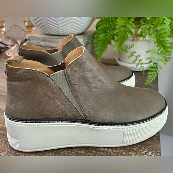 J/Slides Mika Women’s 6.5 Platform Leather Slip On Sneaker Boot Bronze / Brown - Picture 2 of 10